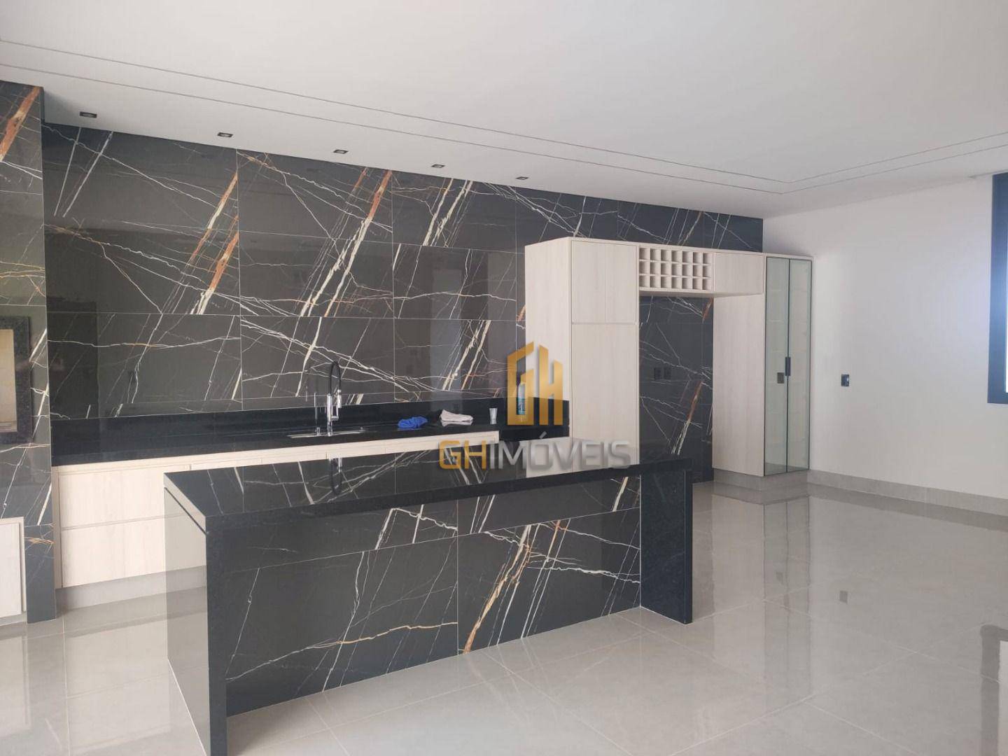 Casa de Condomínio à venda com 3 quartos, 213m² - Foto 1