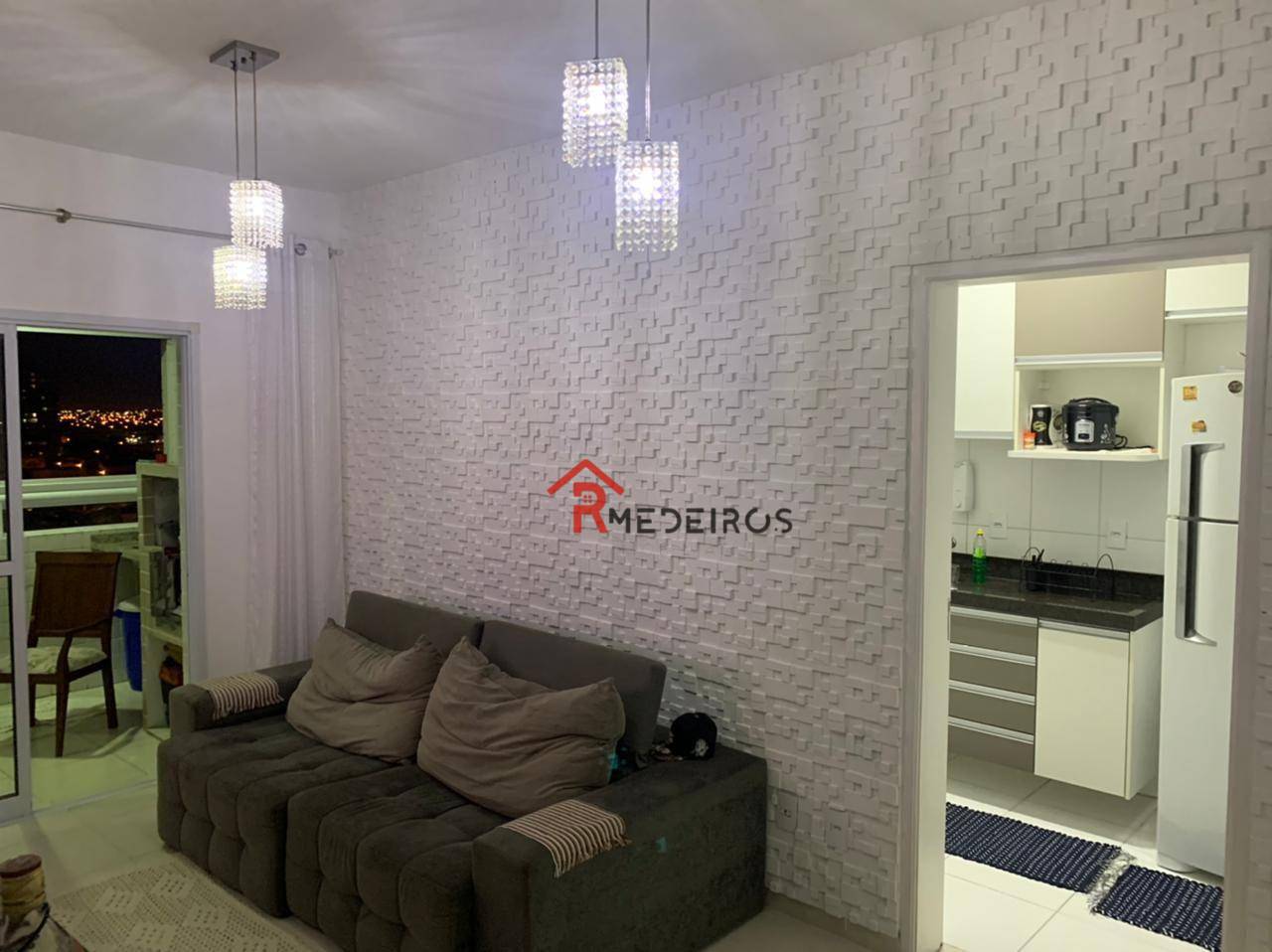 Apartamento à venda com 2 quartos, 75m² - Foto 1