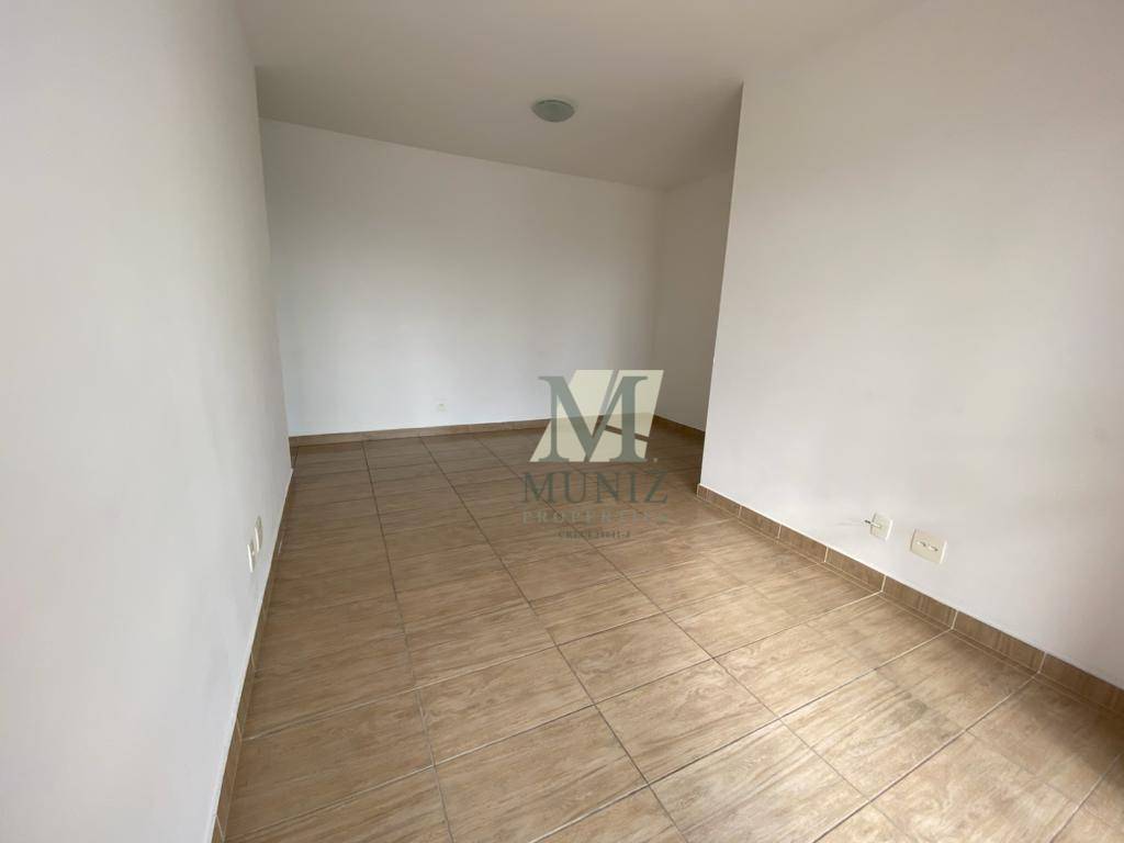 Apartamento à venda com 2 quartos, 65m² - Foto 4