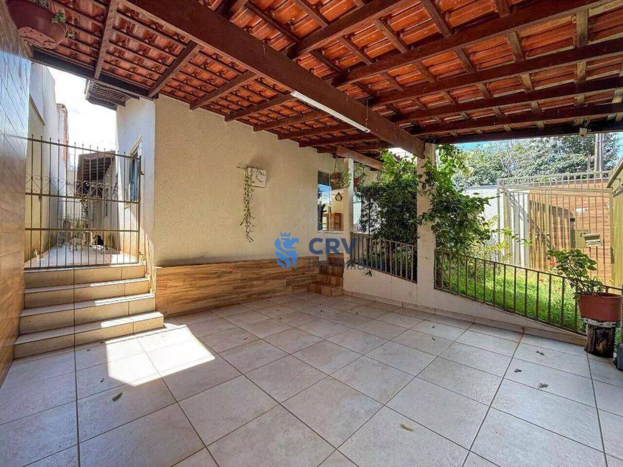 Casa à venda com 2 quartos, 150m² - Foto 1