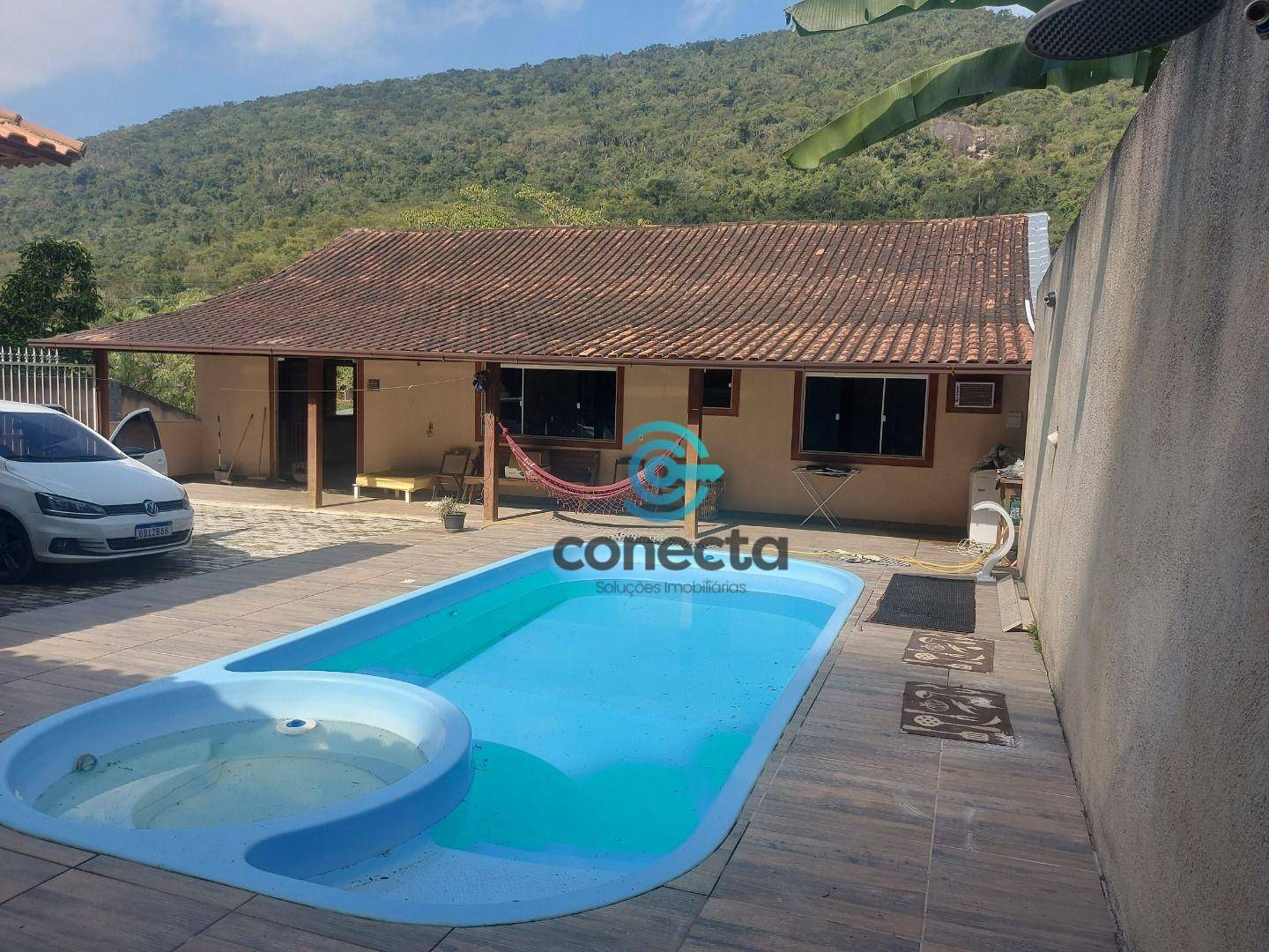 Casa à venda e aluguel com 3 quartos, 250m² - Foto 1