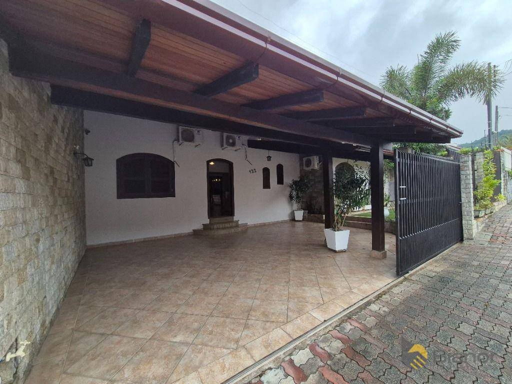 Casa, 3 quartos, 290 m² - Foto 1