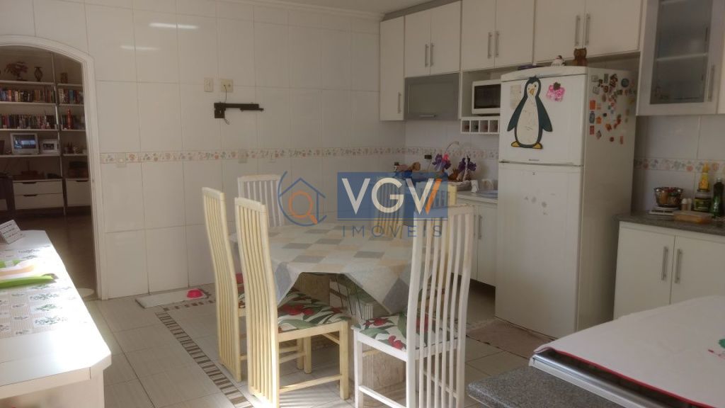 Casa à venda com 3 quartos, 290m² - Foto 8