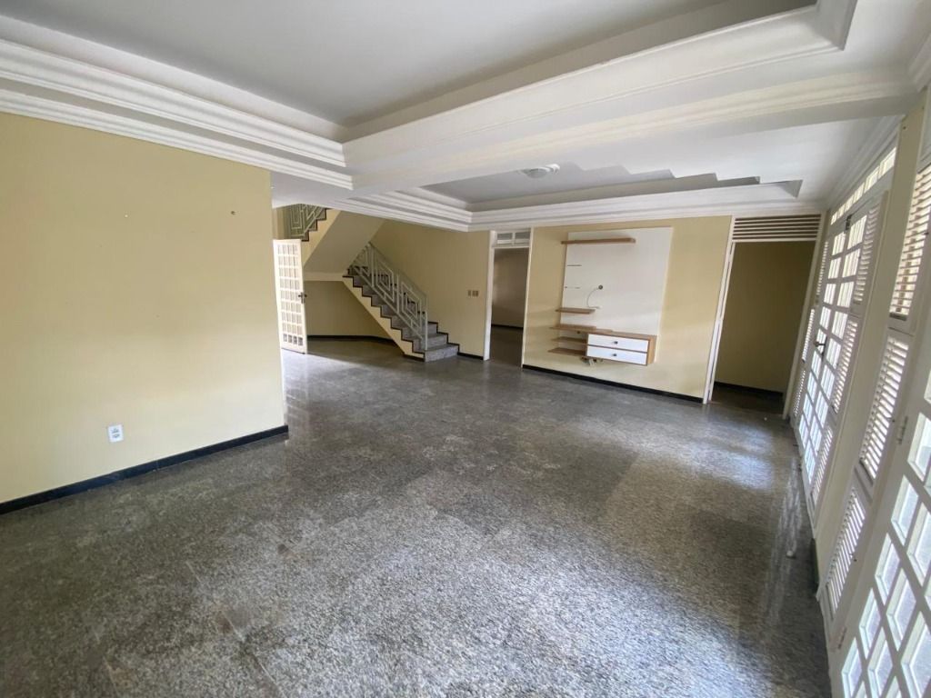 Casa para alugar com 4 quartos, 230m² - Foto 5