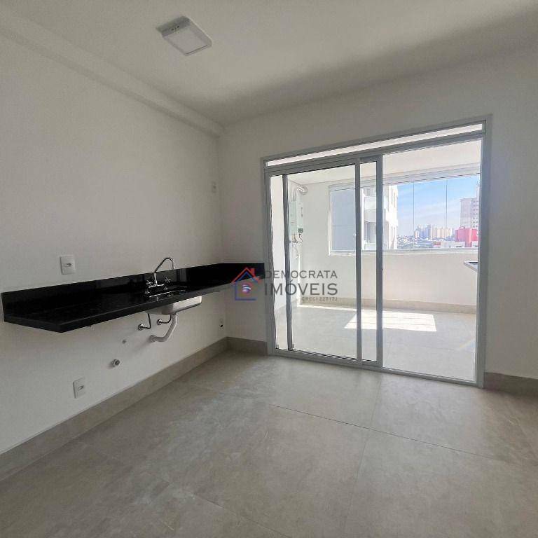 Apartamento à venda com 2 quartos, 67m² - Foto 4