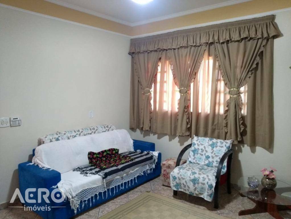 Casa à venda com 4 quartos, 171m² - Foto 1