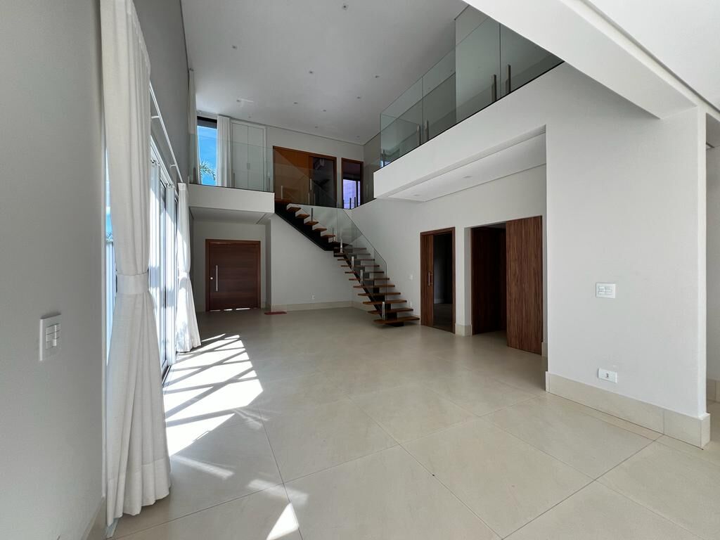 Casa à venda com 3 quartos, 262m² - Foto 2