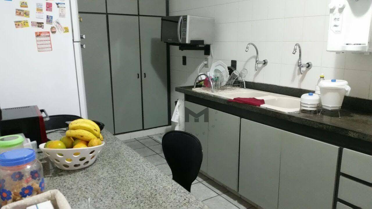 Casa à venda com 5 quartos, 251m² - Foto 9