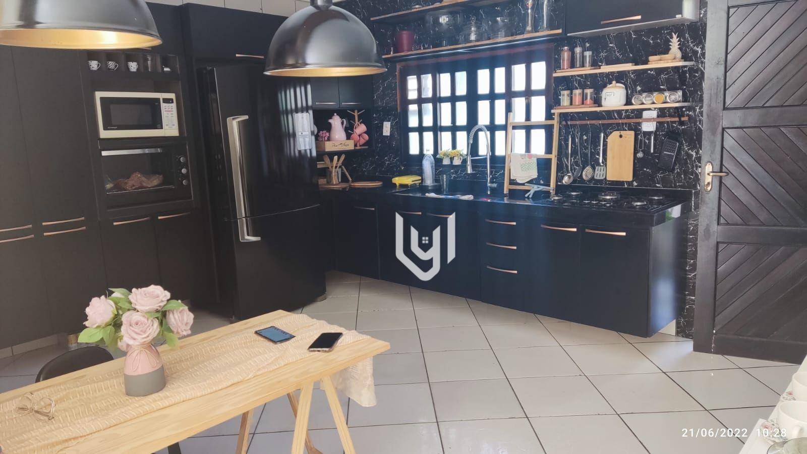 Casa à venda com 4 quartos, 250m² - Foto 3