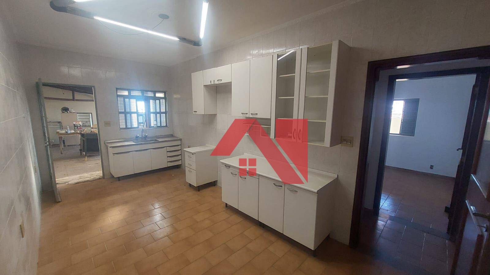 Casa para alugar com 4 quartos, 420m² - Foto 7