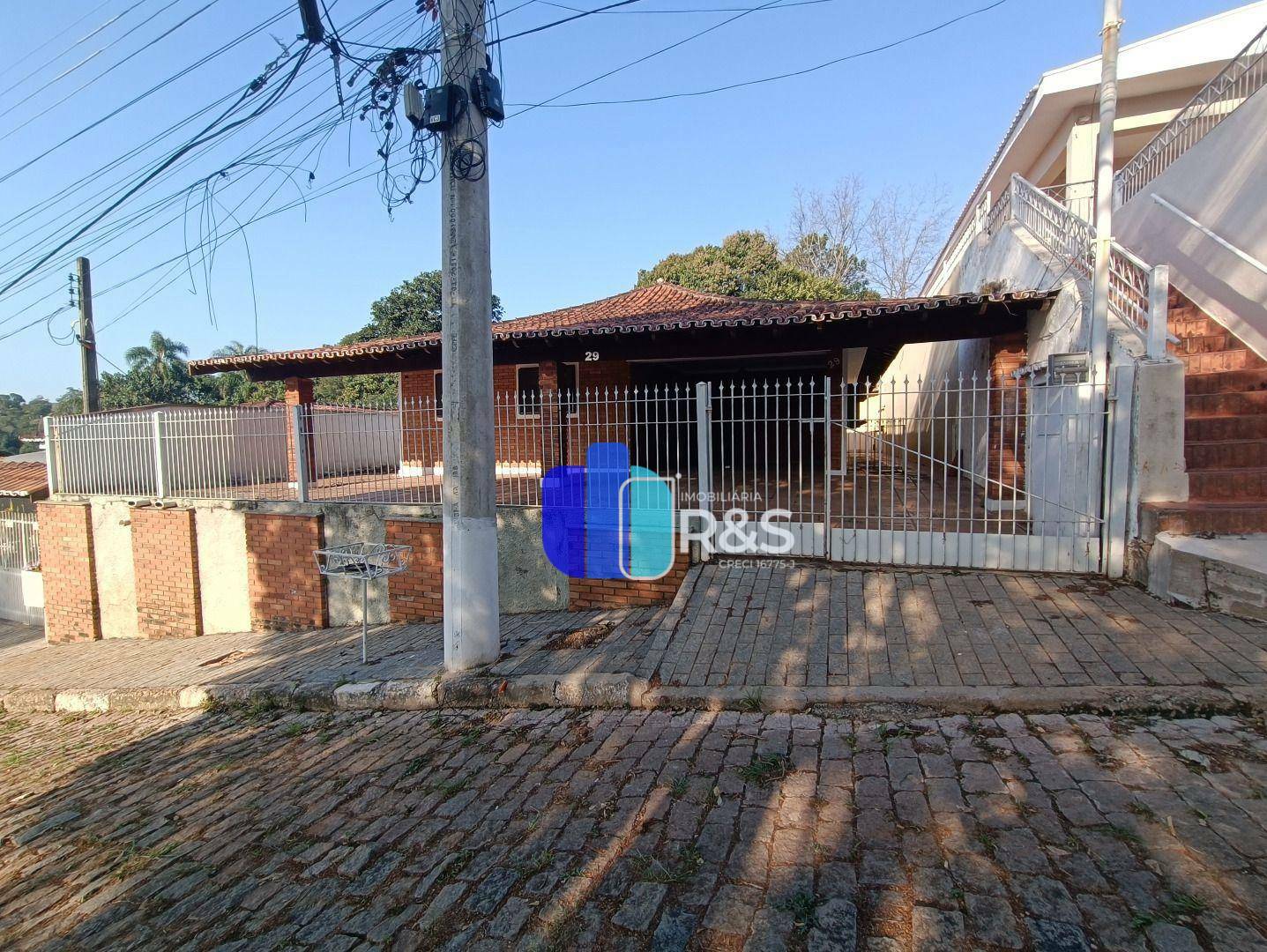 Casa para alugar com 3 quartos, 210m² - Foto 2