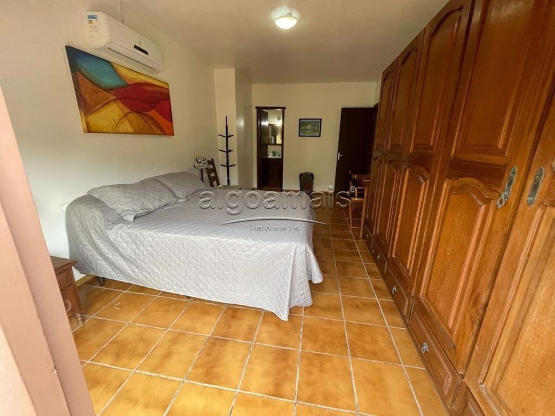 Casa à venda com 4 quartos, 200m² - Foto 5