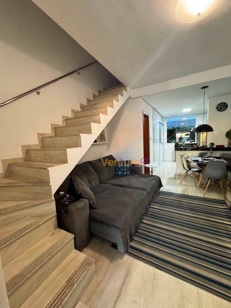 Casa à venda com 2 quartos, 78m² - Foto 1