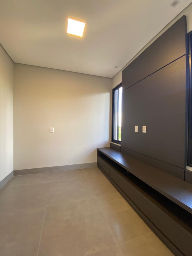 Casa de Condomínio à venda com 4 quartos, 180m² - Foto 2