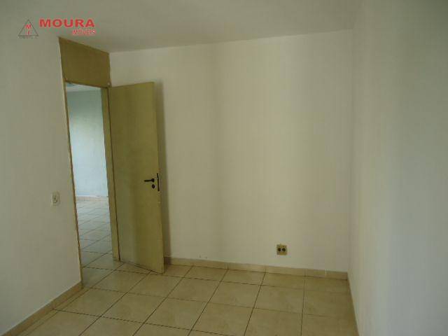 Apartamento para alugar com 2 quartos, 65m² - Foto 9