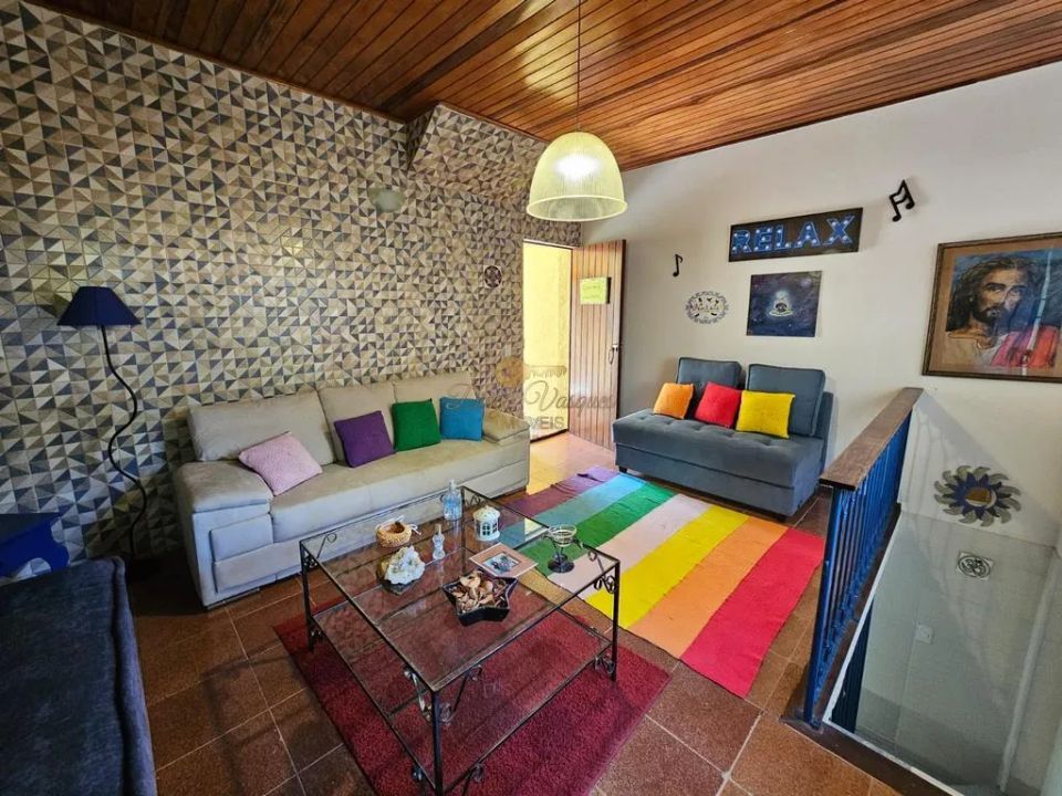 Casa de Condomínio à venda com 4 quartos, 180m² - Foto 1