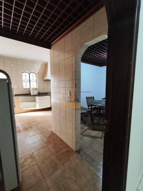 Casa à venda e aluguel com 5 quartos, 1800m² - Foto 40