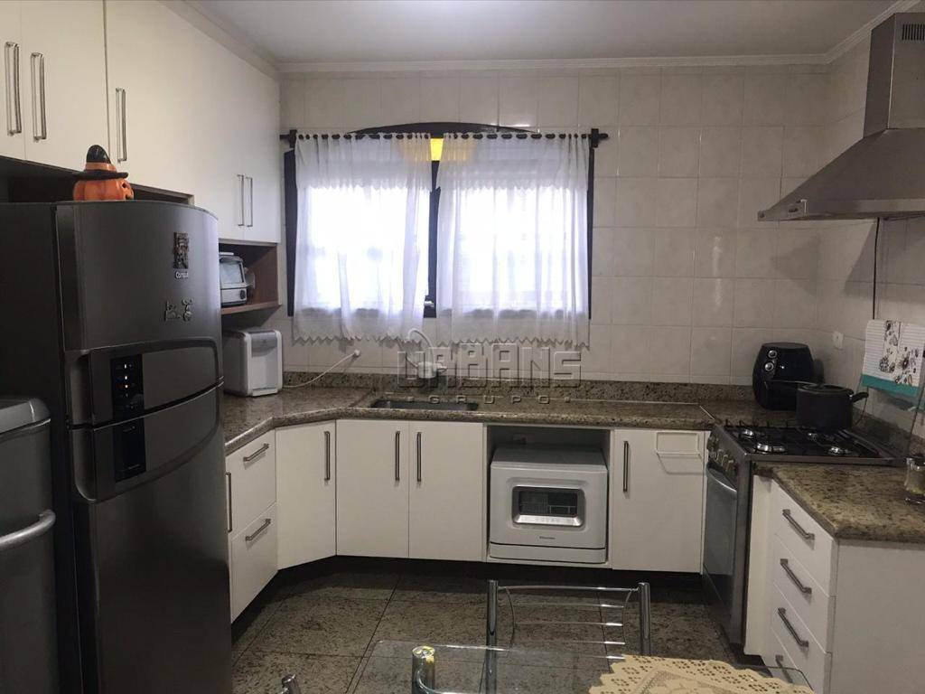 Casa de Condomínio à venda com 3 quartos, 250m² - Foto 2