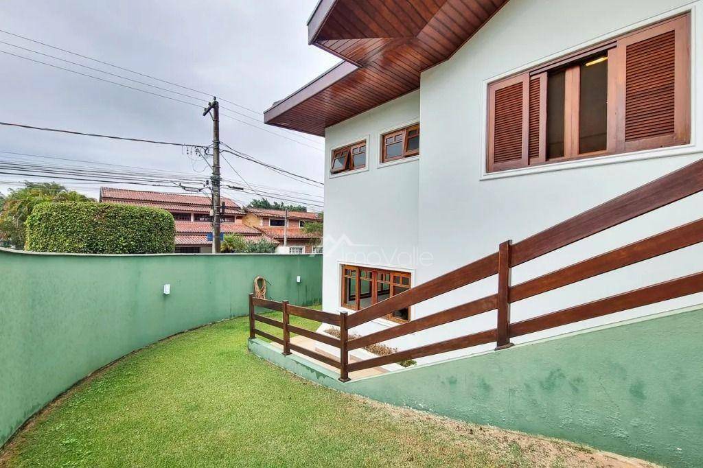 Casa de Condomínio à venda com 3 quartos, 240m² - Foto 9