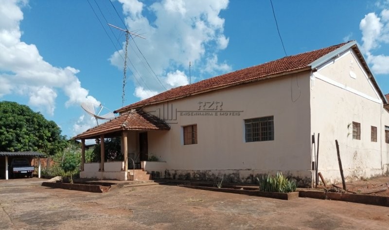 Casa à venda com 3 quartos, 1m² - Foto 2