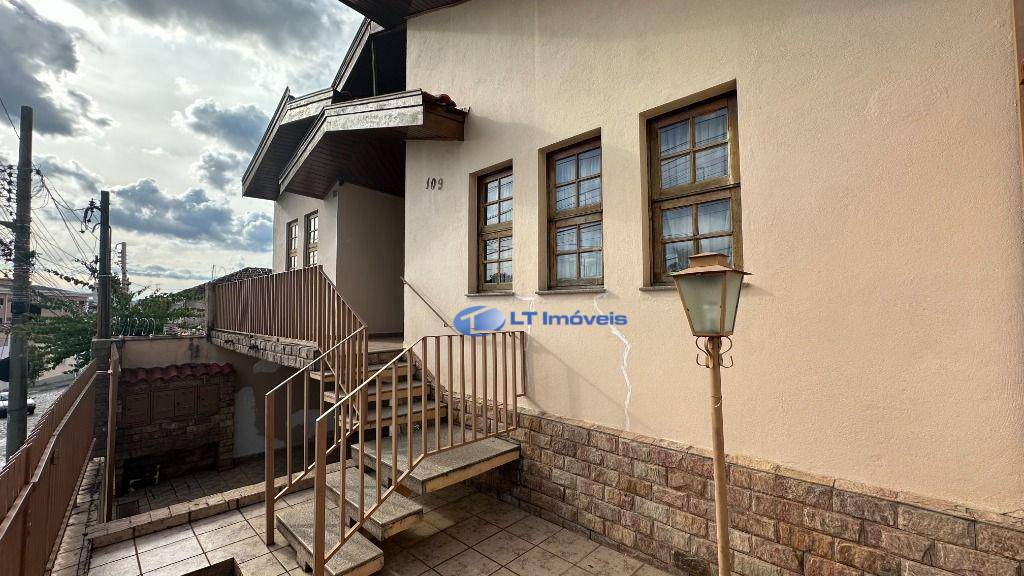 Casa, 3 quartos, 210 m² - Foto 2