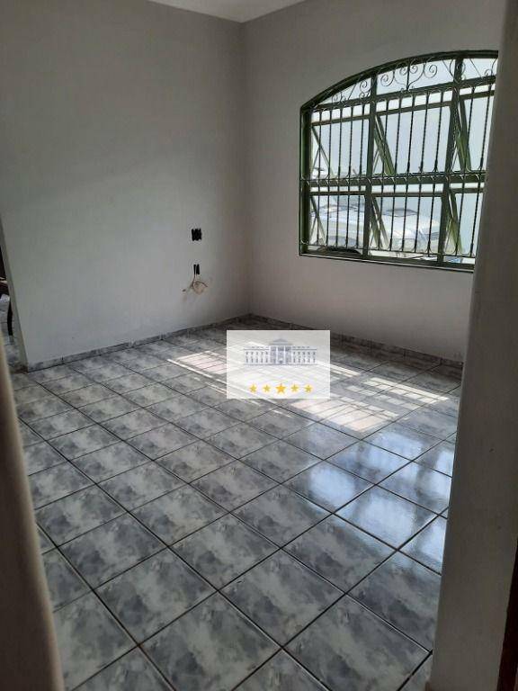 Casa à venda com 3 quartos, 232m² - Foto 3