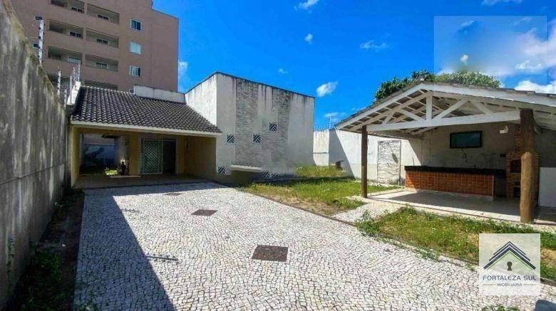 Casa à venda com 3 quartos, 174m² - Foto 2