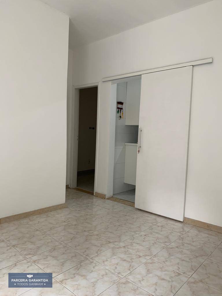 Apartamento à venda com 2 quartos, 70m² - Foto 4