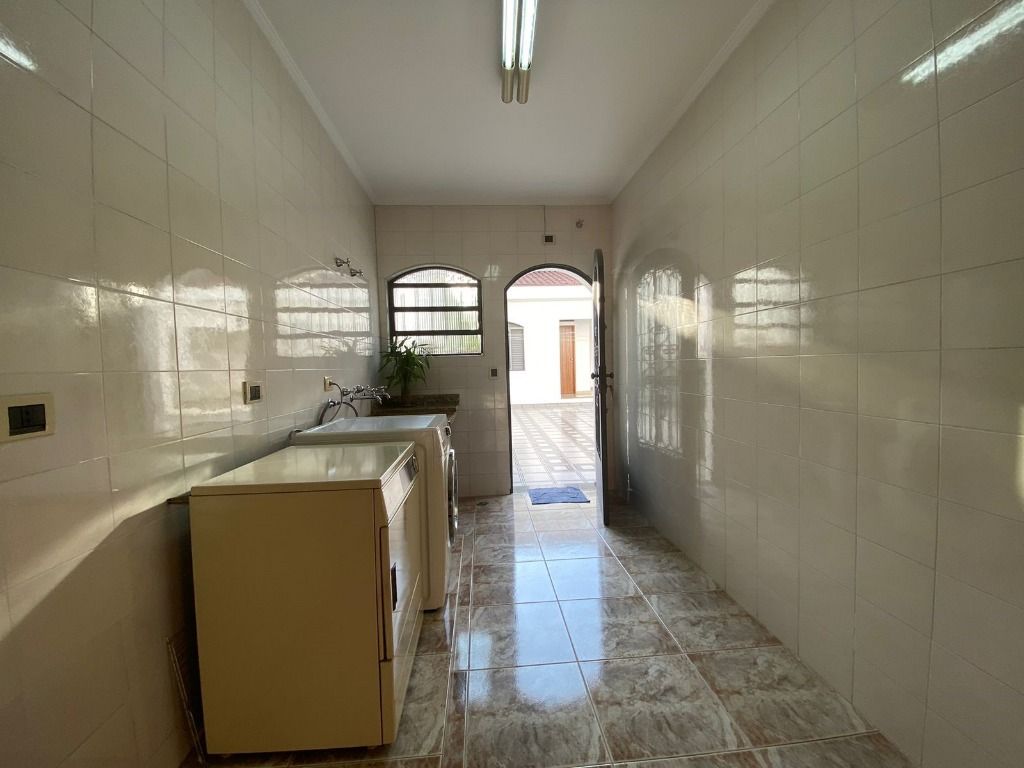 Casa à venda com 4 quartos, 260m² - Foto 17