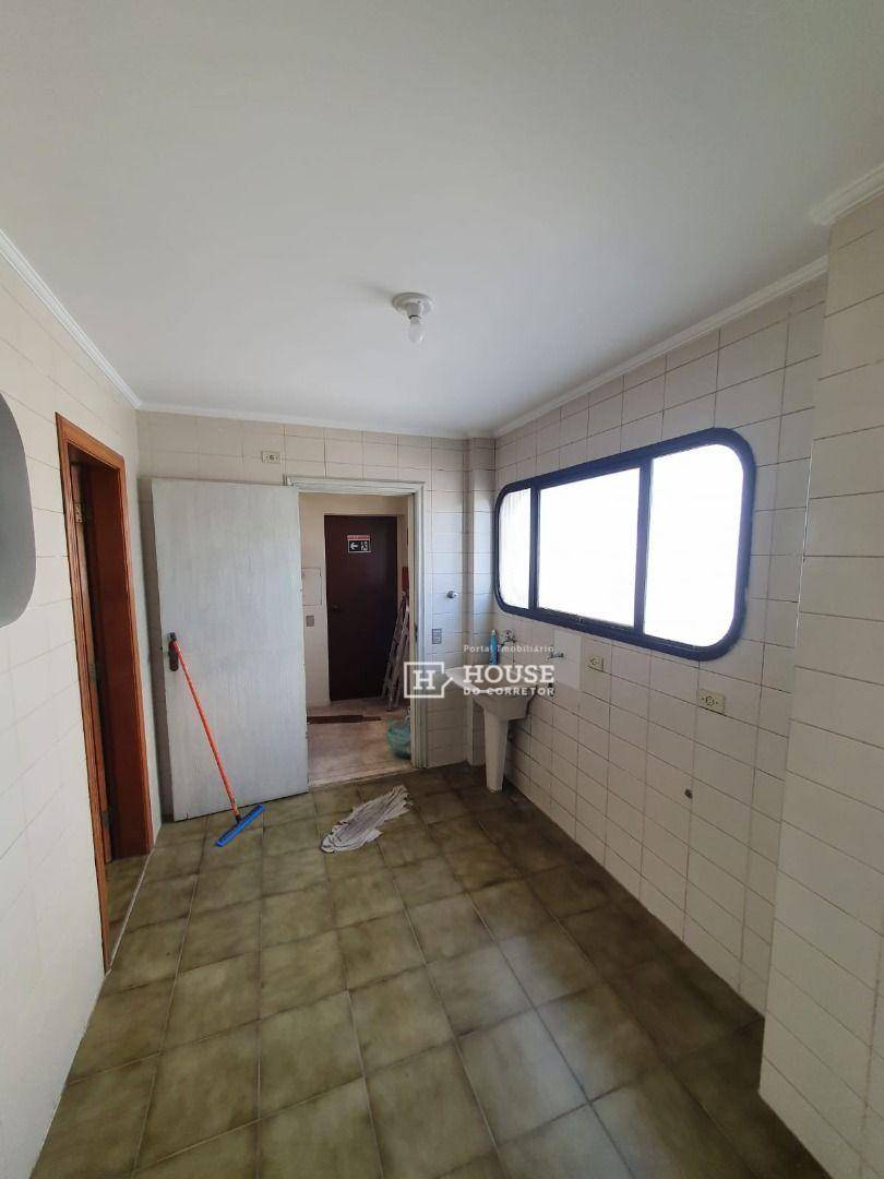 Apartamento à venda com 3 quartos, 189m² - Foto 9