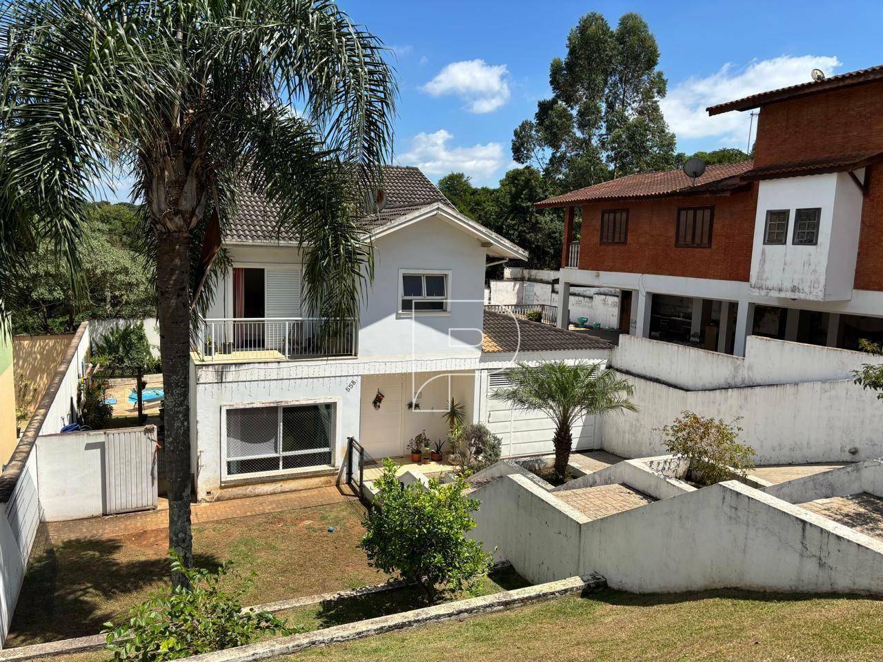 Casa de Condomínio à venda e aluguel com 3 quartos, 250m² - Foto 2