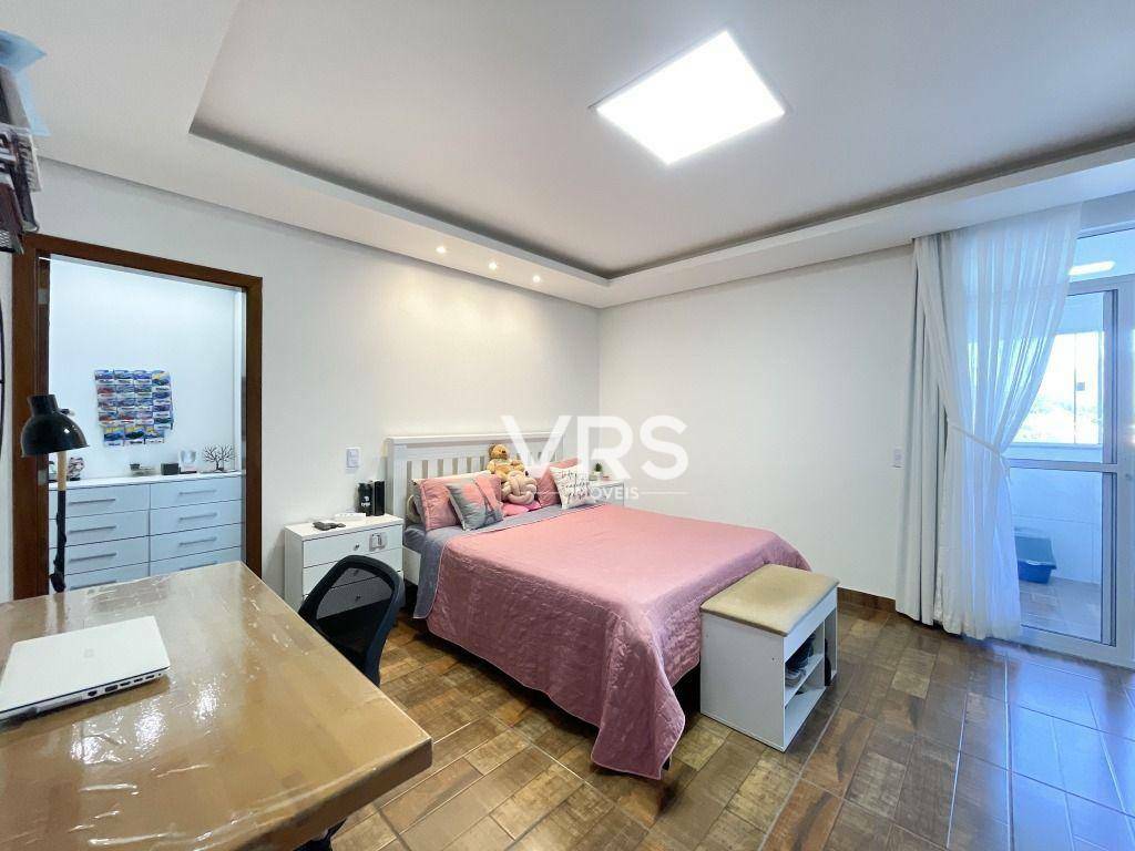 Casa de Condomínio à venda com 4 quartos, 450m² - Foto 25