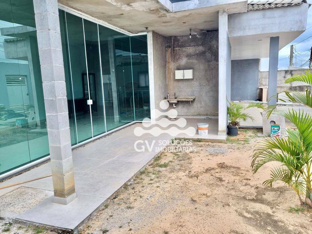 Casa à venda com 3 quartos, 196m² - Foto 1