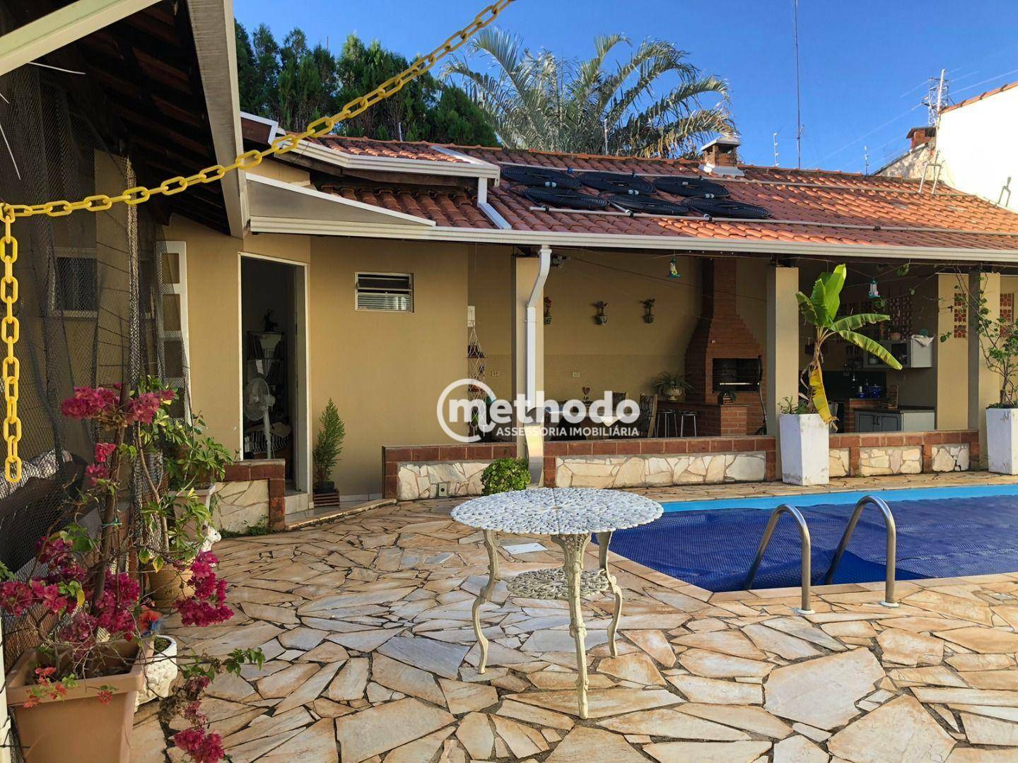 Casa à venda com 4 quartos, 250m² - Foto 2