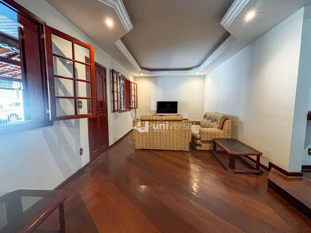 Casa, 3 quartos, 256 m² - Foto 2