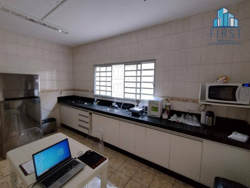 Casa à venda com 3 quartos, 164m² - Foto 1