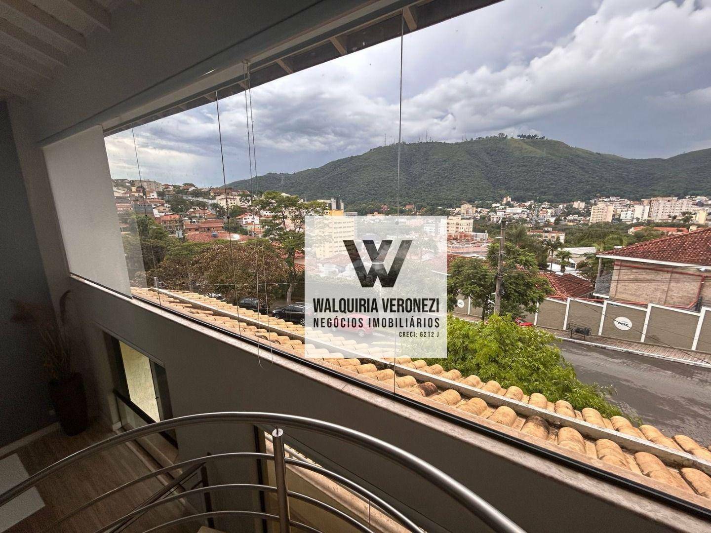 Casa à venda com 3 quartos, 419m² - Foto 1