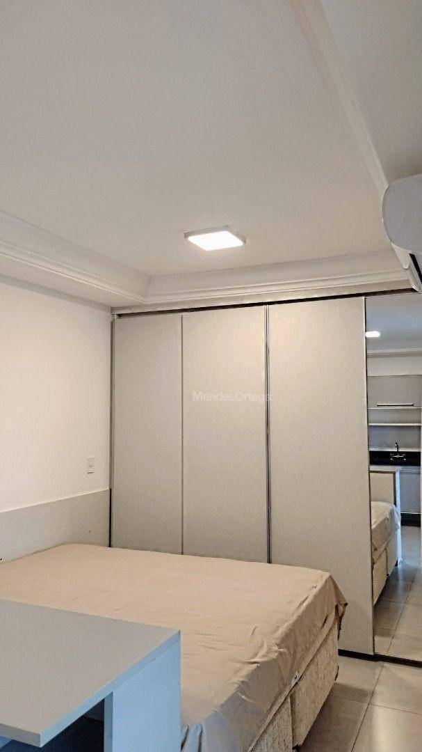 Apartamento para alugar com 1 quarto, 60m² - Foto 8