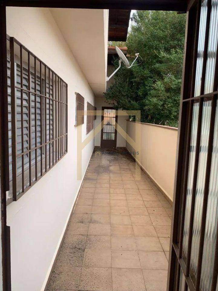 Casa à venda com 3 quartos, 210m² - Foto 8