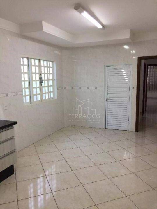 Casa à venda com 3 quartos, 201m² - Foto 3