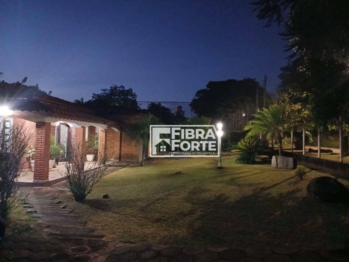 Chácara à venda com 2 quartos, 220m² - Foto 2
