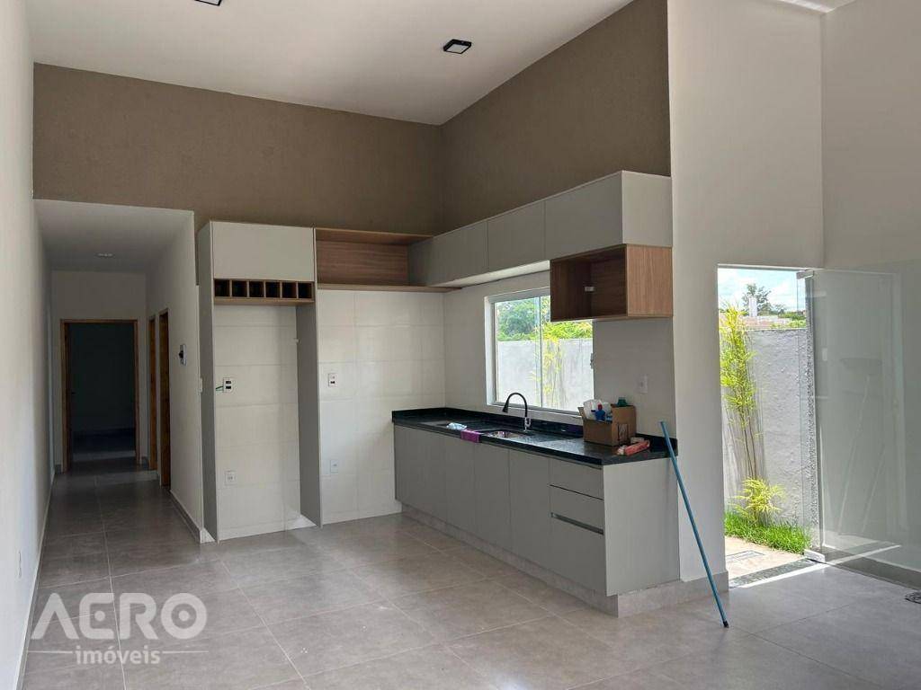 Casa à venda com 2 quartos, 90m² - Foto 1