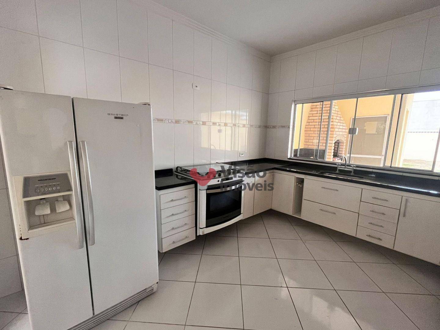 Casa à venda com 3 quartos, 220m² - Foto 4