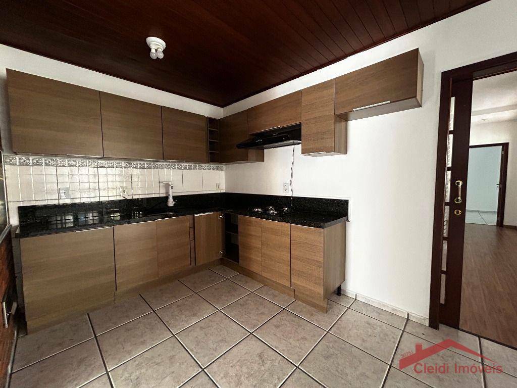 Casa para alugar com 3 quartos, 170m² - Foto 4