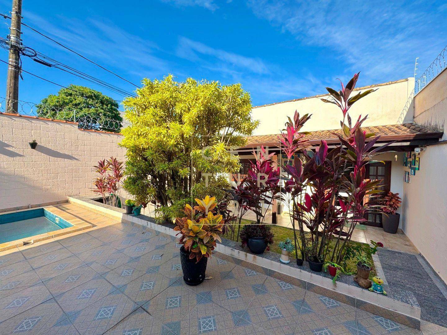 Casa à venda com 3 quartos, 290m² - Foto 3
