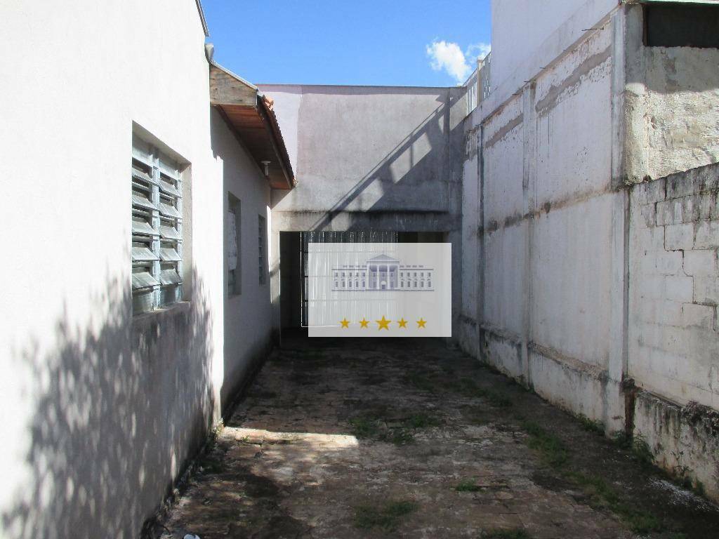 Casa à venda com 4 quartos, 255m² - Foto 1