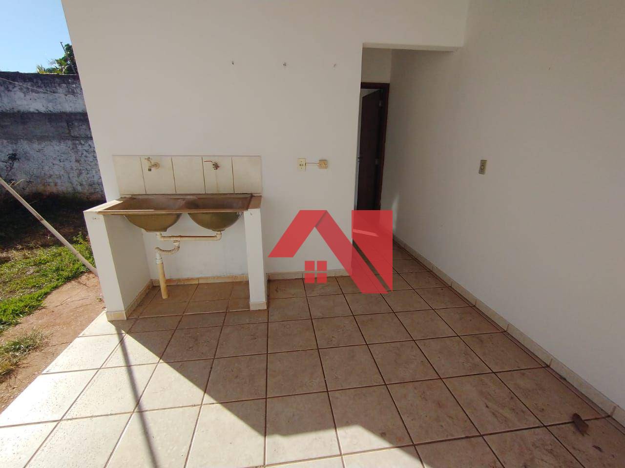 Casa para alugar com 4 quartos, 200m² - Foto 29
