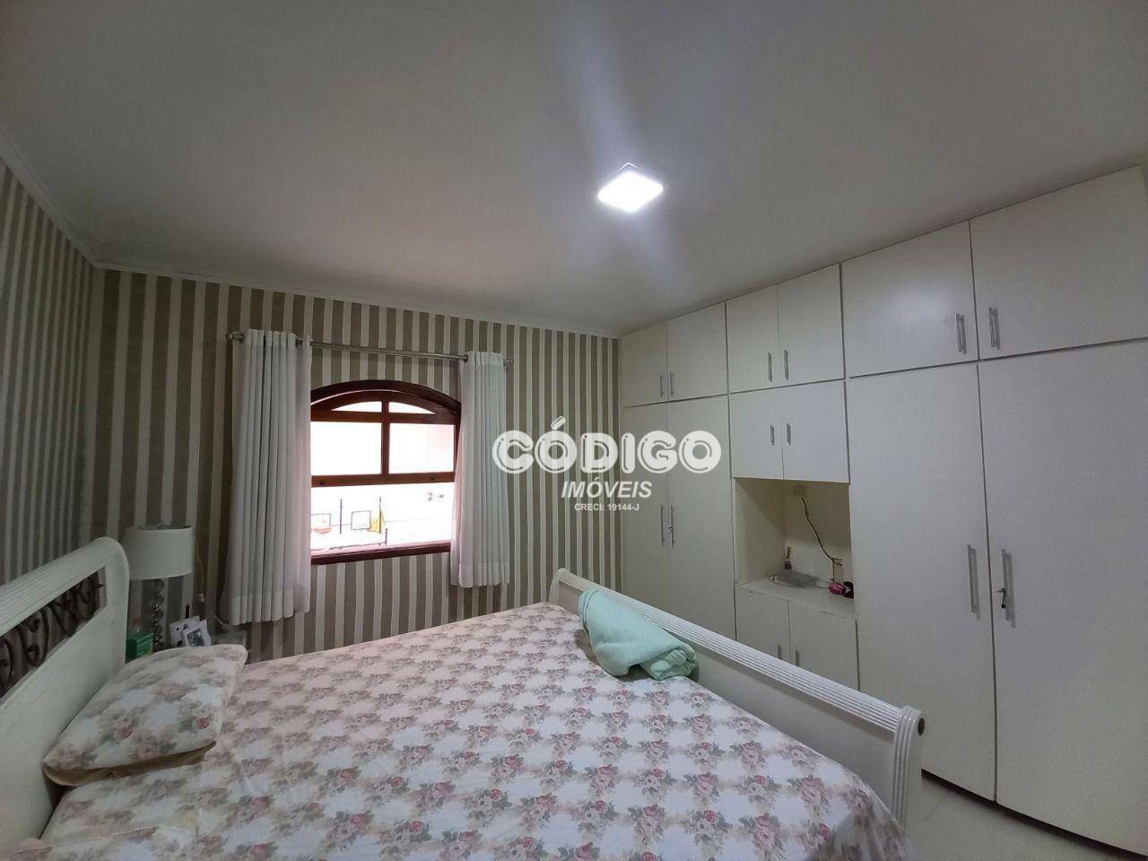 Casa para alugar com 4 quartos, 420m² - Foto 28