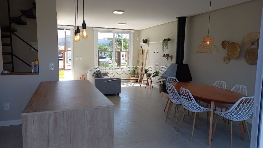 Casa à venda com 3 quartos, 100m² - Foto 4