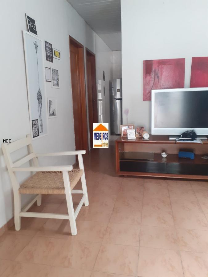 Casa à venda com 3 quartos, 190m² - Foto 2